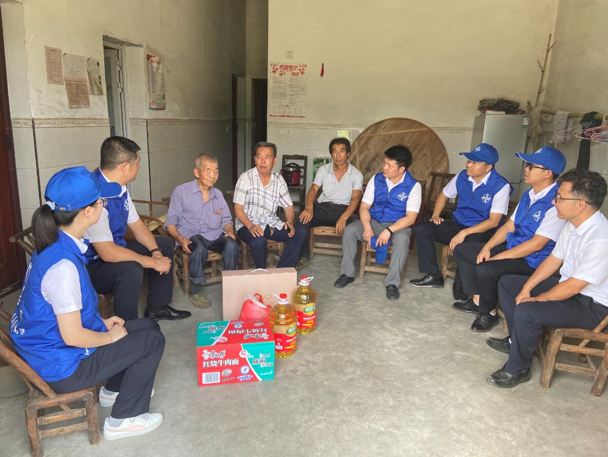 武寧電視臺(tái)：一公局集團(tuán)公司九江通武高速項(xiàng)目部愛心捐贈(zèng)助力災(zāi)后重建                                                                                                                                                               