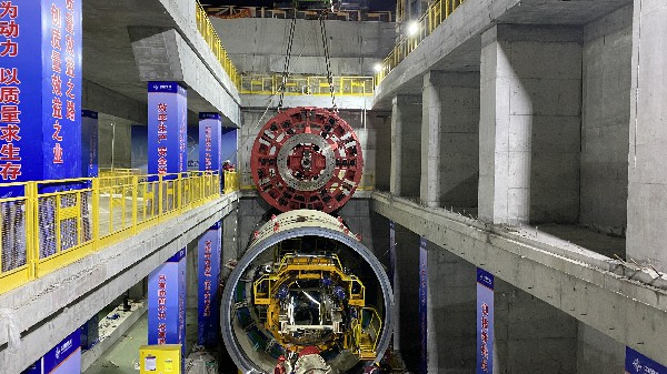 深圳地鐵8號線雙模盾構(gòu)機下井 (2)~1.jpg